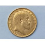 Edward VII Sovereign, 1904, bare head R obv, Geo. & Drag rev, 7.96g, F