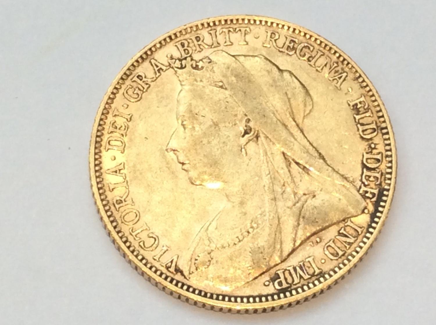 Queen Victoria Sovereign, 1900, Old Veiled Head obv, Geo. & Drag rev, Melbourne MM, 7.96g, F+