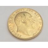 King Edward VII sovereign, 1907, obv bare head, rv George & Dragon, weight 8.0g, condition VF.