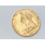 Queen Victoria Sovereign, 1900, Old Veiled Head obv, Geo. & Drag rev, 7.92g, F