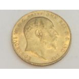 King Edward VII sovereign, 1910, obv bare head, rv George & Dragon, weight 8.0g, condition VF.