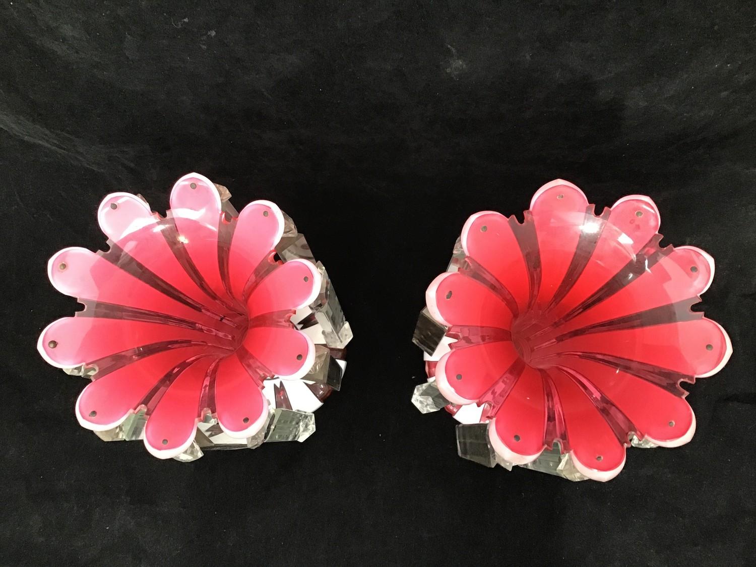 A near pair of Victorian bohemian cranberry and white overlay glass lustres with scalloped rims, - Bild 2 aus 5