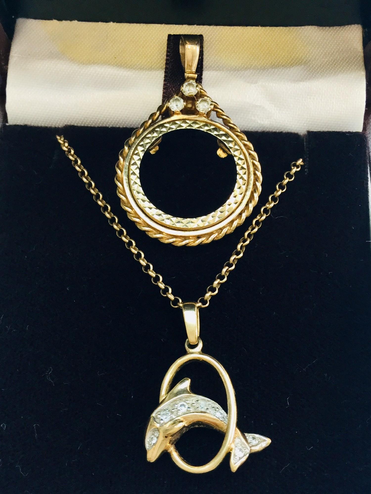 ADDENDUM HALF-SOVEREIGN MOUNT NOT FULL SOVEREIGN - 9ct gold belcher chain and dolphin pendant. The - Image 2 of 2