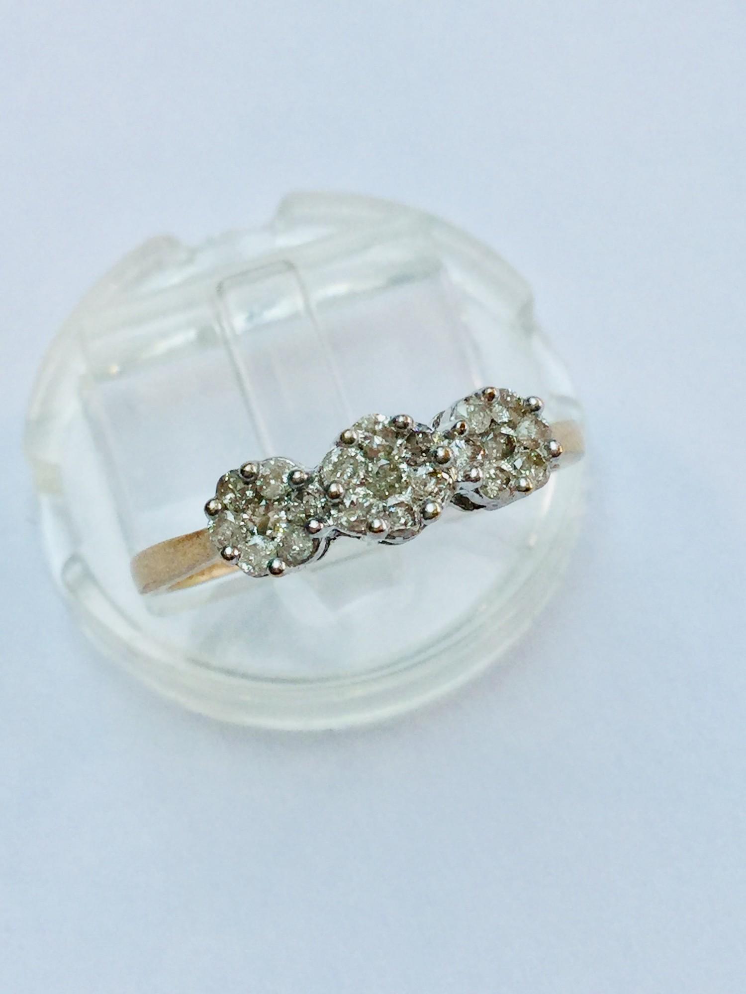A 10ct yellow gold Tri-cluster dress ring. The ring is set with 21 x small diamonds in a claw set - Image 2 of 2
