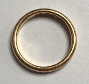 A 22ct gold wedding band, gross weight approximately 4.4g - Image 2 of 2