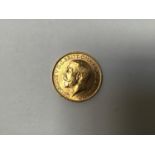A 1912 22ct gold full sovereign, gross weight approximately 8g