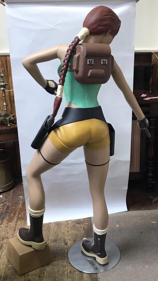 Life size mannequin of Lara Croft from the game and film Tomb Raider, Angelina Jolie style - Image 2 of 5