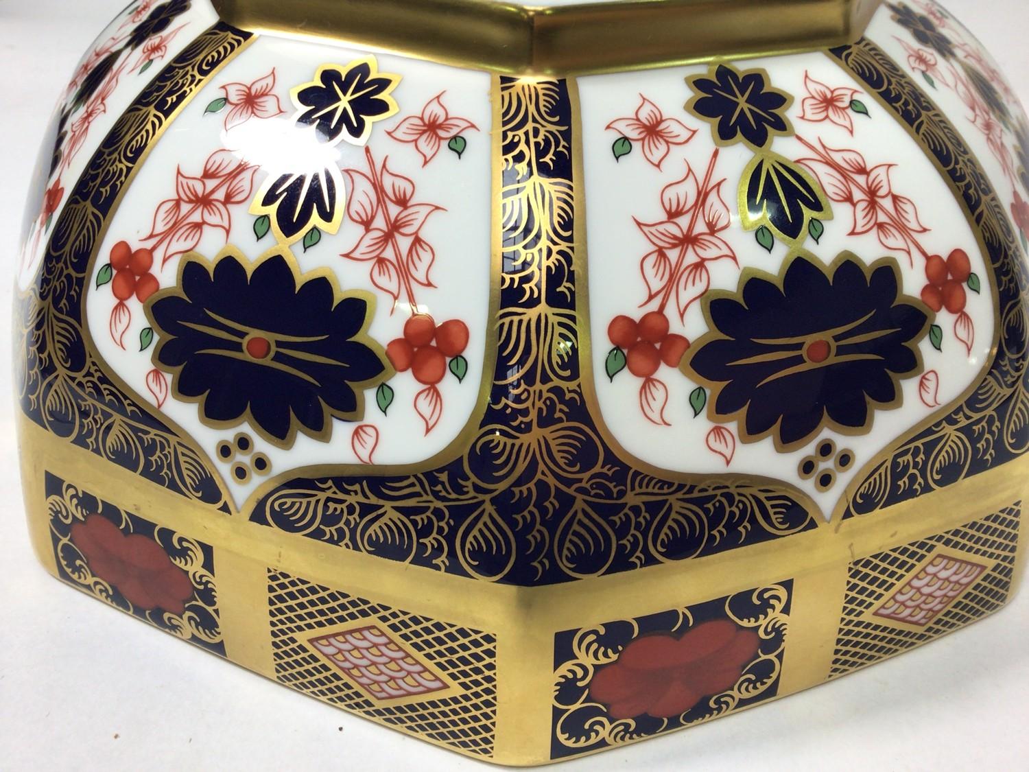 A Royal Crown Derby 'Old Imari' pattern bowl, of octagonal form, numbered '1128' to base and with - Image 7 of 9