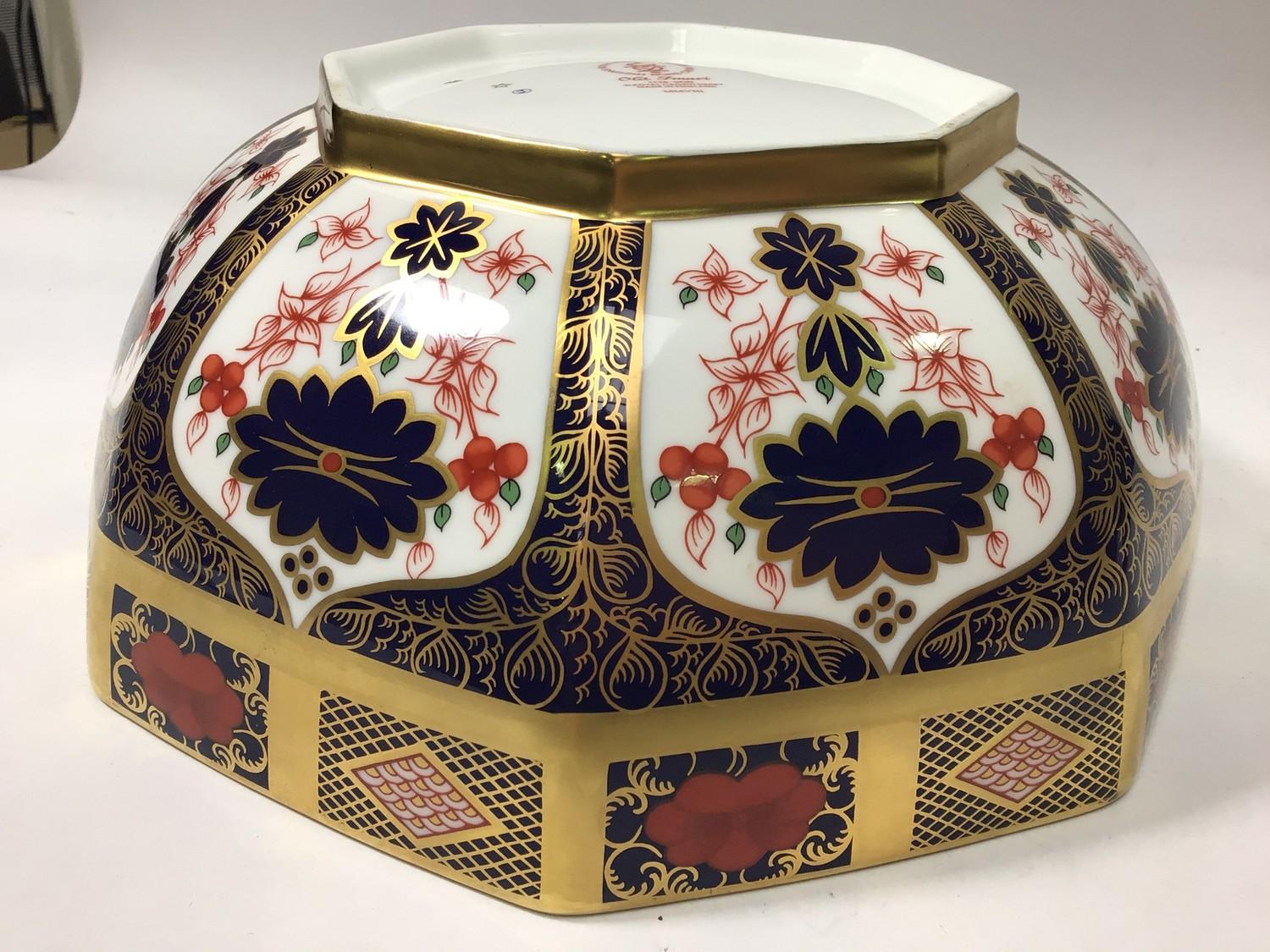 A Royal Crown Derby 'Old Imari' pattern bowl, of octagonal form, numbered '1128' to base and with - Image 6 of 9