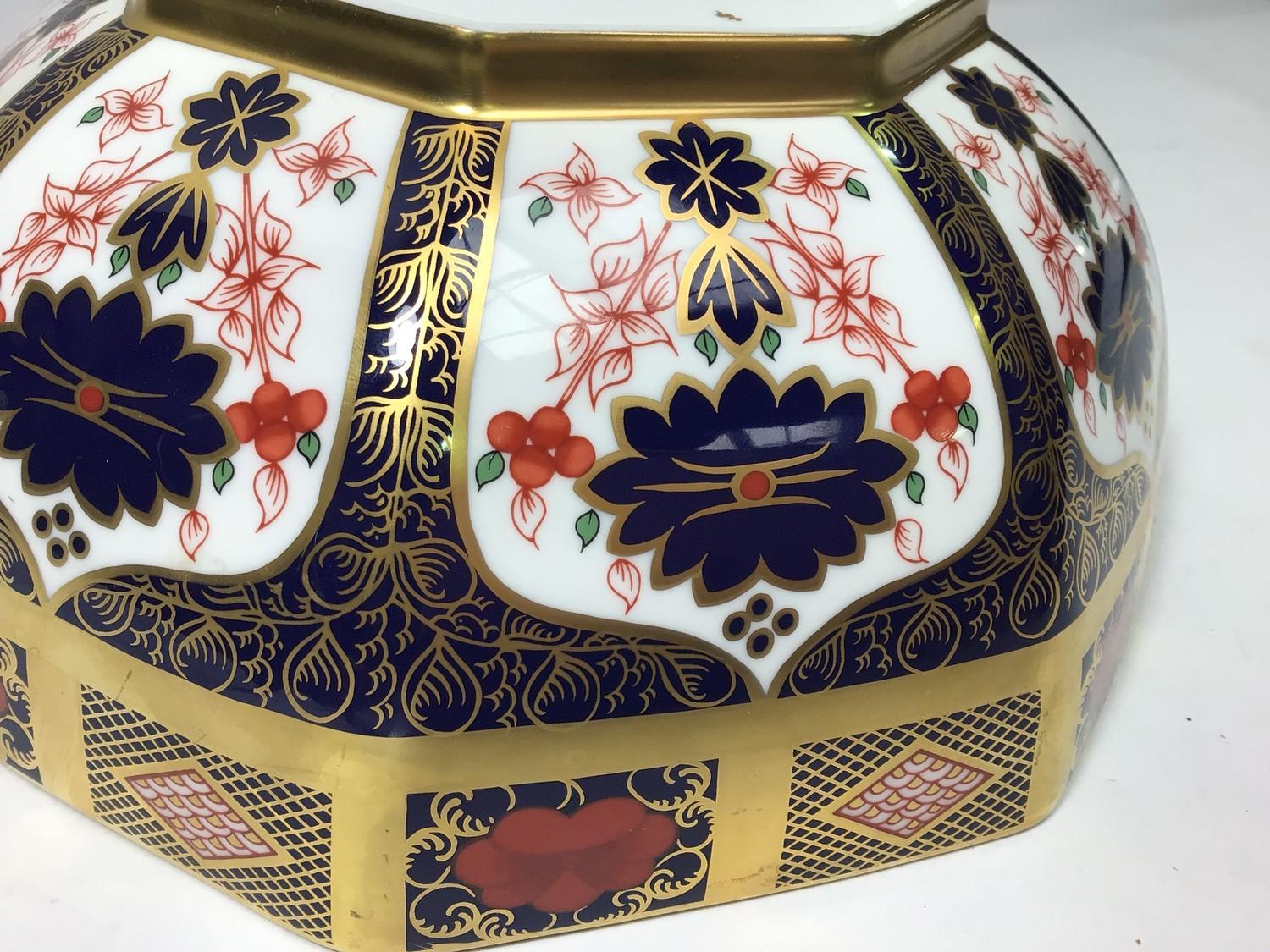 A Royal Crown Derby 'Old Imari' pattern bowl, of octagonal form, numbered '1128' to base and with - Image 5 of 9