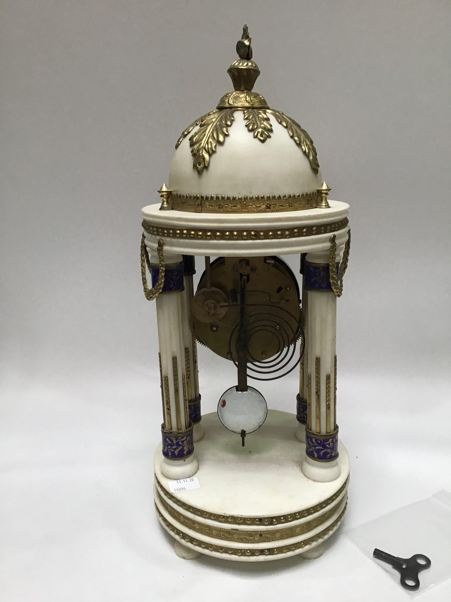 A large French white marble clock, eight day movement striking a bell, white enamel dial with - Bild 2 aus 2