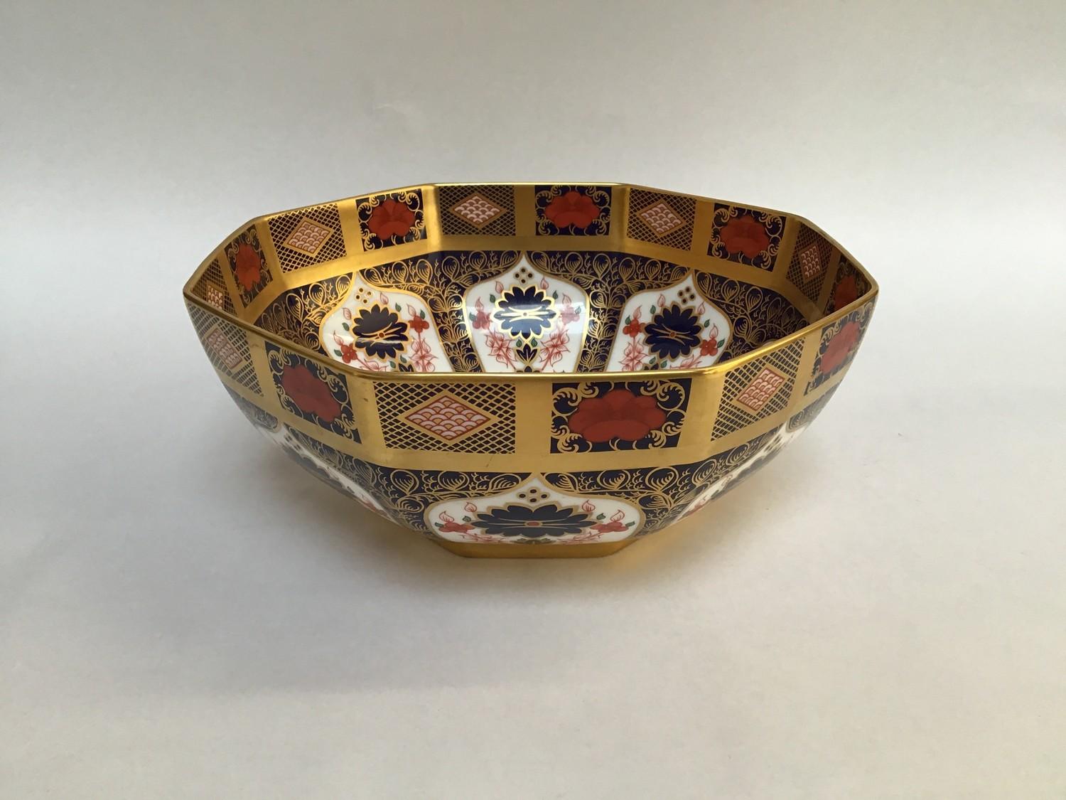 A Royal Crown Derby 'Old Imari' pattern bowl, of octagonal form, numbered '1128' to base and with - Image 2 of 9