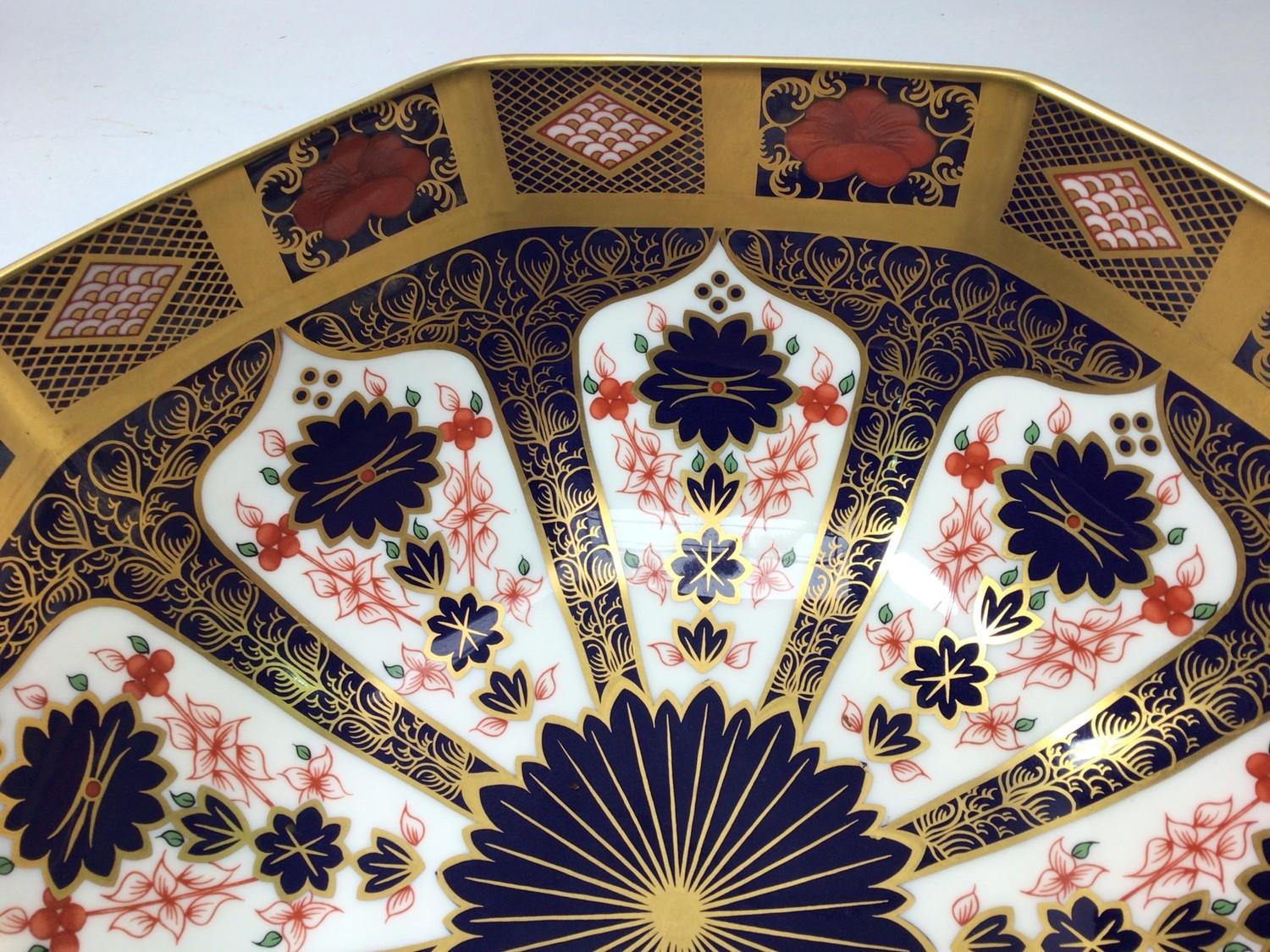 A Royal Crown Derby 'Old Imari' pattern bowl, of octagonal form, numbered '1128' to base and with - Image 8 of 9