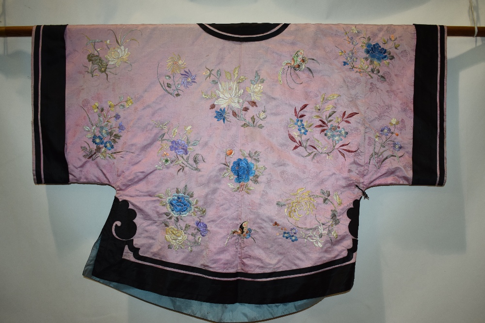 Chinese pale mauve silk damask jacket, early 20th century, embroidered in coloured silks with - Image 7 of 9