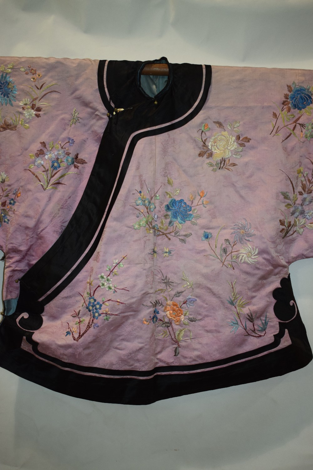 Chinese pale mauve silk damask jacket, early 20th century, embroidered in coloured silks with - Image 3 of 9