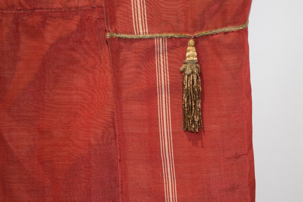 Fine Syrian terracotta and cream silk woven Abba, with narrow gold coloured metal thread brocaded - Image 4 of 11