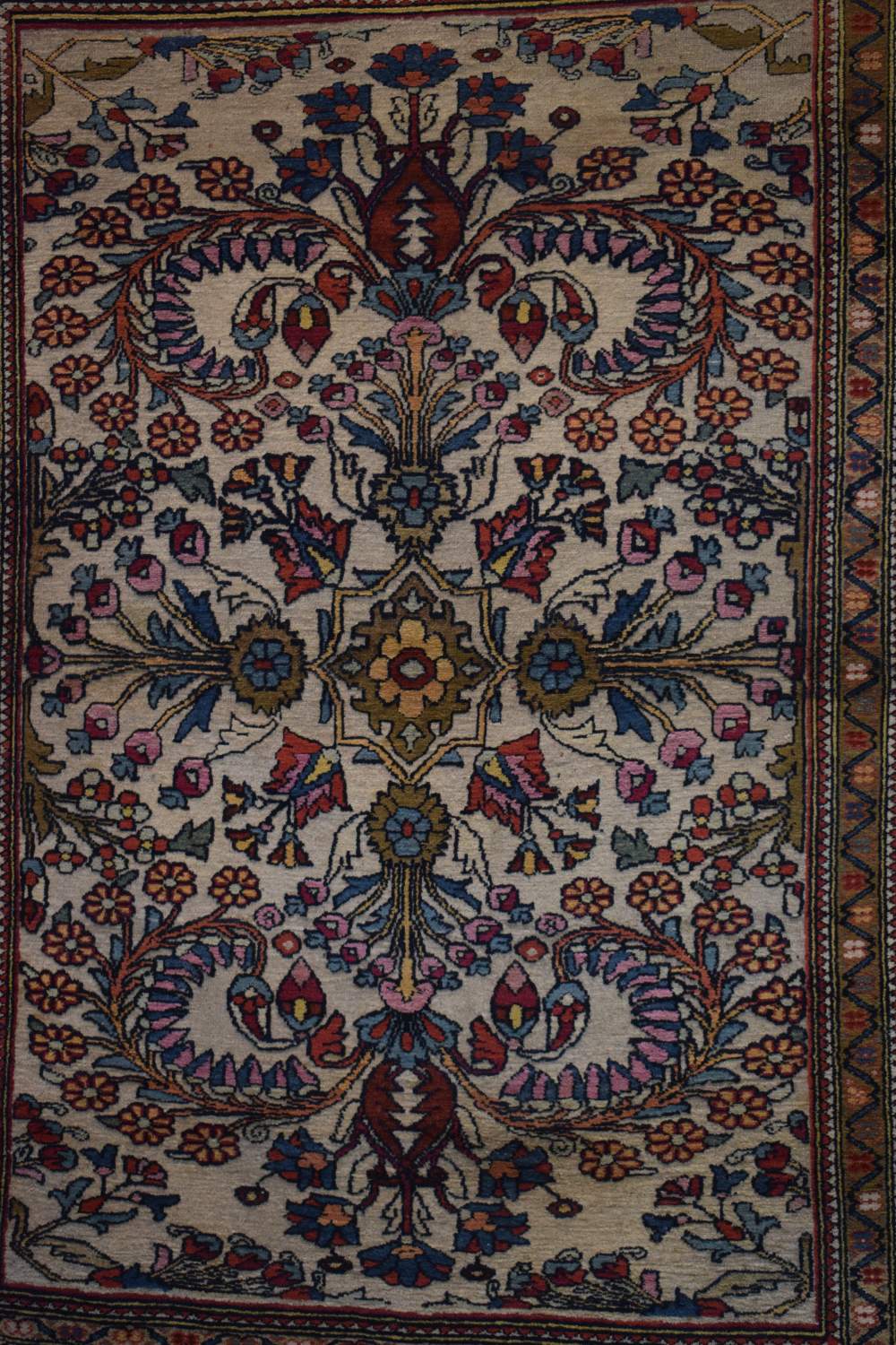 Esfahan rug, central Persia, circa 1930s, 6ft. 6in. x 5ft. 3in. 1.98m. x 1.60m. Very light surface - Image 8 of 9