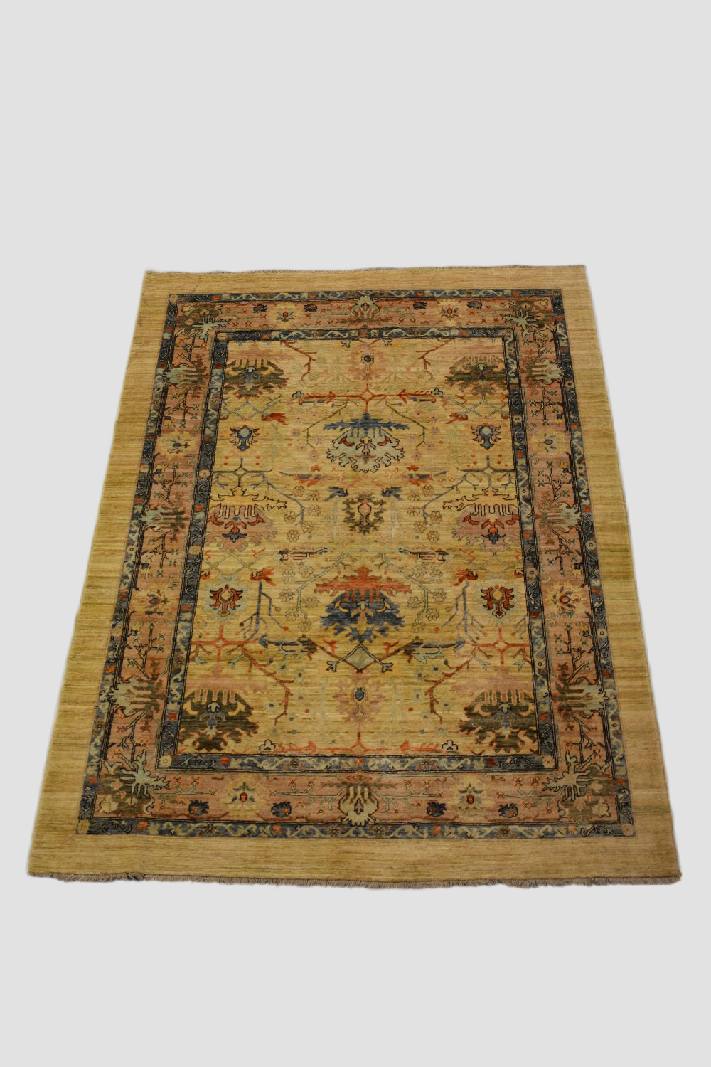 Ushak design carpet of modern production, 8ft. 7in. x 6ft. 4in. 2.62m. x 1.93m.