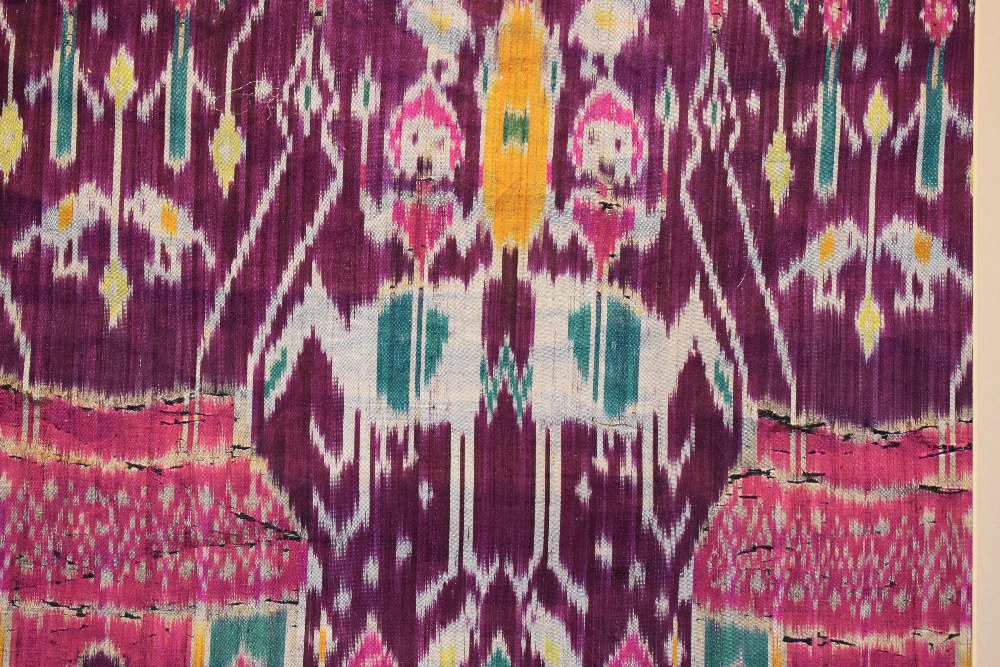 Rare large pictorial silk ikat panel. The palette of the silk is very similar to the Uzbeki silk - Image 4 of 12