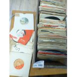 Records : 200+ singles in vintage wooden box mixed