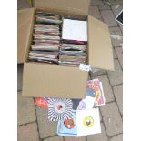 Records : Good box of 250+ singles 45's good mix r