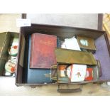 Collectables : Lovely old suitcase, includes 3 cig