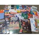 Football : Collection of programmes Intls, Cup fin