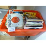 Records : Good box of over 250+ 7" singles 1960's