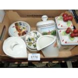 Seven pieces of Villeroy & Boch china to include trinket pots, small jugs,