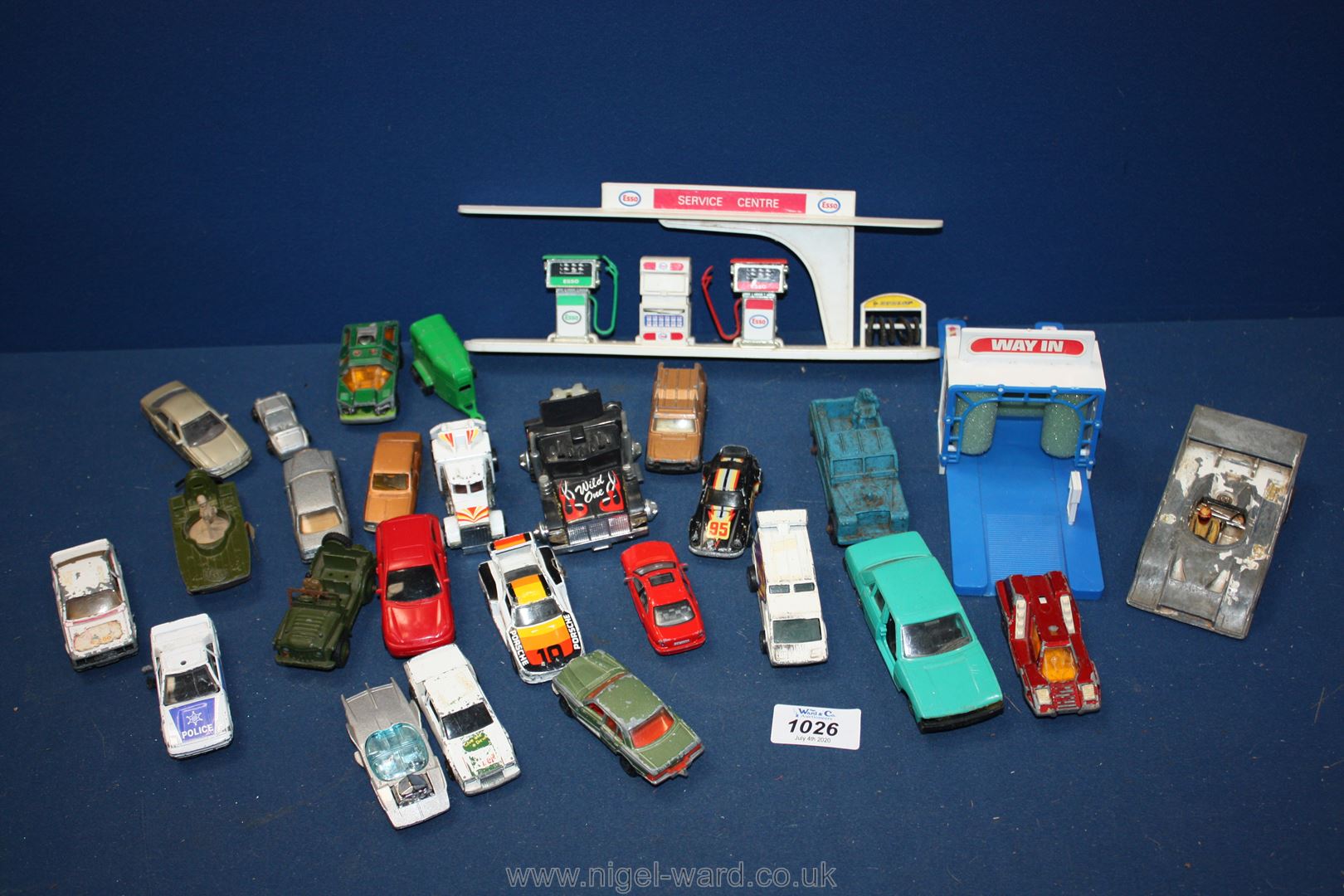 A small quantity of model cars and lorries including' Corgi, Matchbox, Hot Wheels, etc,