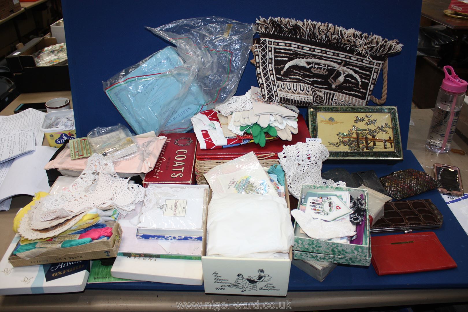 A quantity of boxed sets of handkerchiefs and loose cotton, silk and linen handkerchiefs,