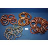 A quantity of curtain rings, various sizes.
