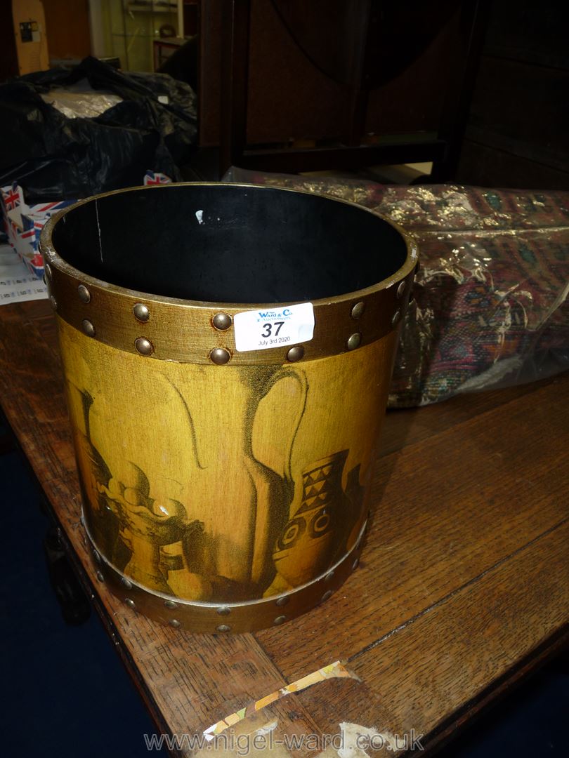 A wooden decorated waste bin. - Image 2 of 2
