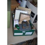Quantity of picture frames,
