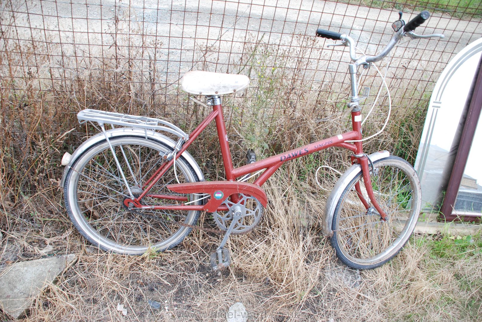 A "Dawes Kingpin" child's bicycle with "Sturmey Archer" 3 speed hub gears.