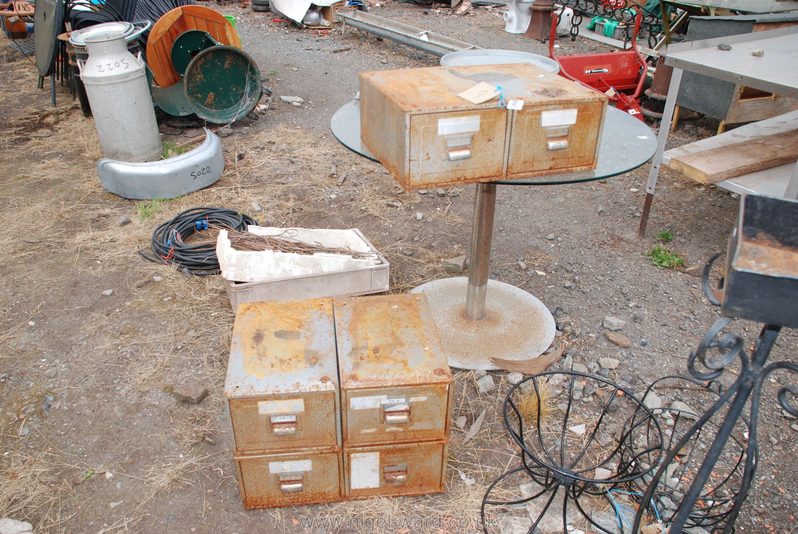 Four drawer metal filing cabinet and two drawer cabinet.