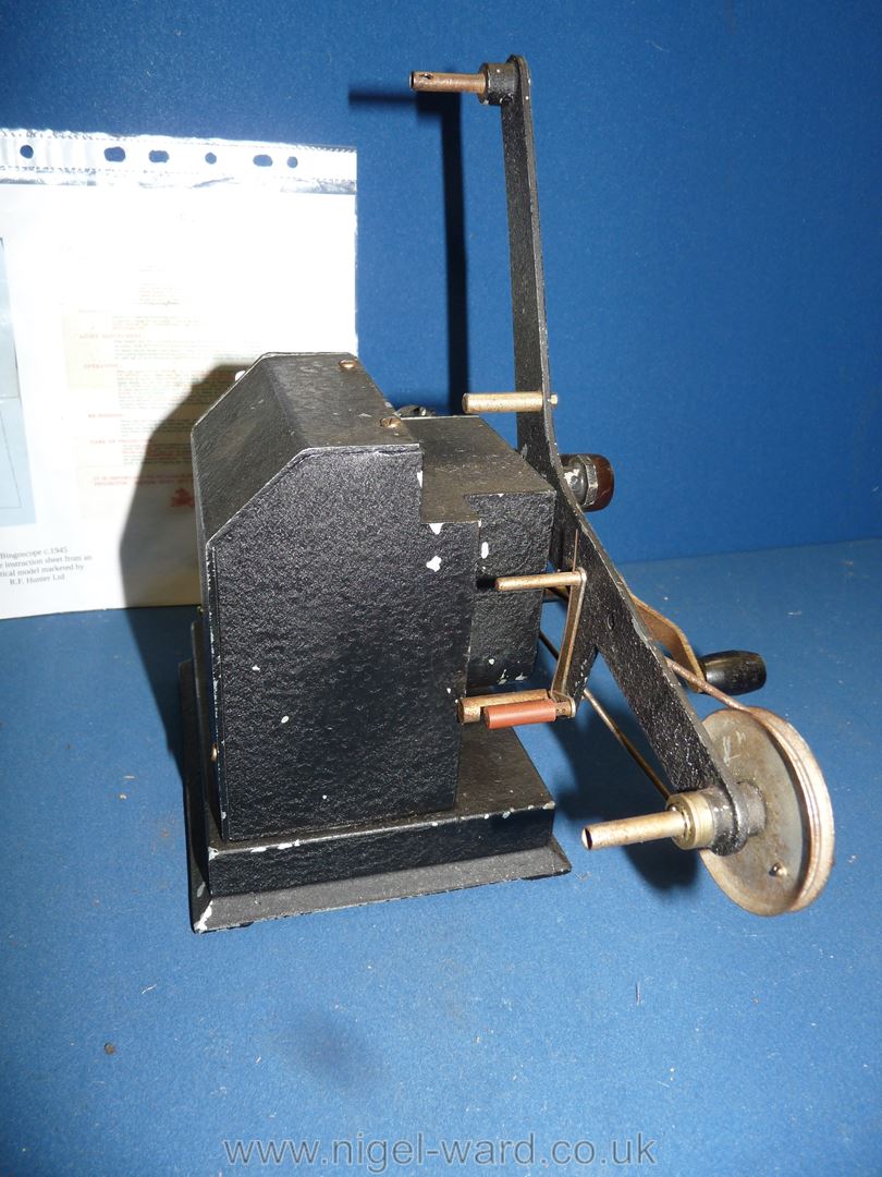 An Ellar Bingoscope 9.5 mm hand cranked film Projector, 10 1/2'' tall. - Image 3 of 4