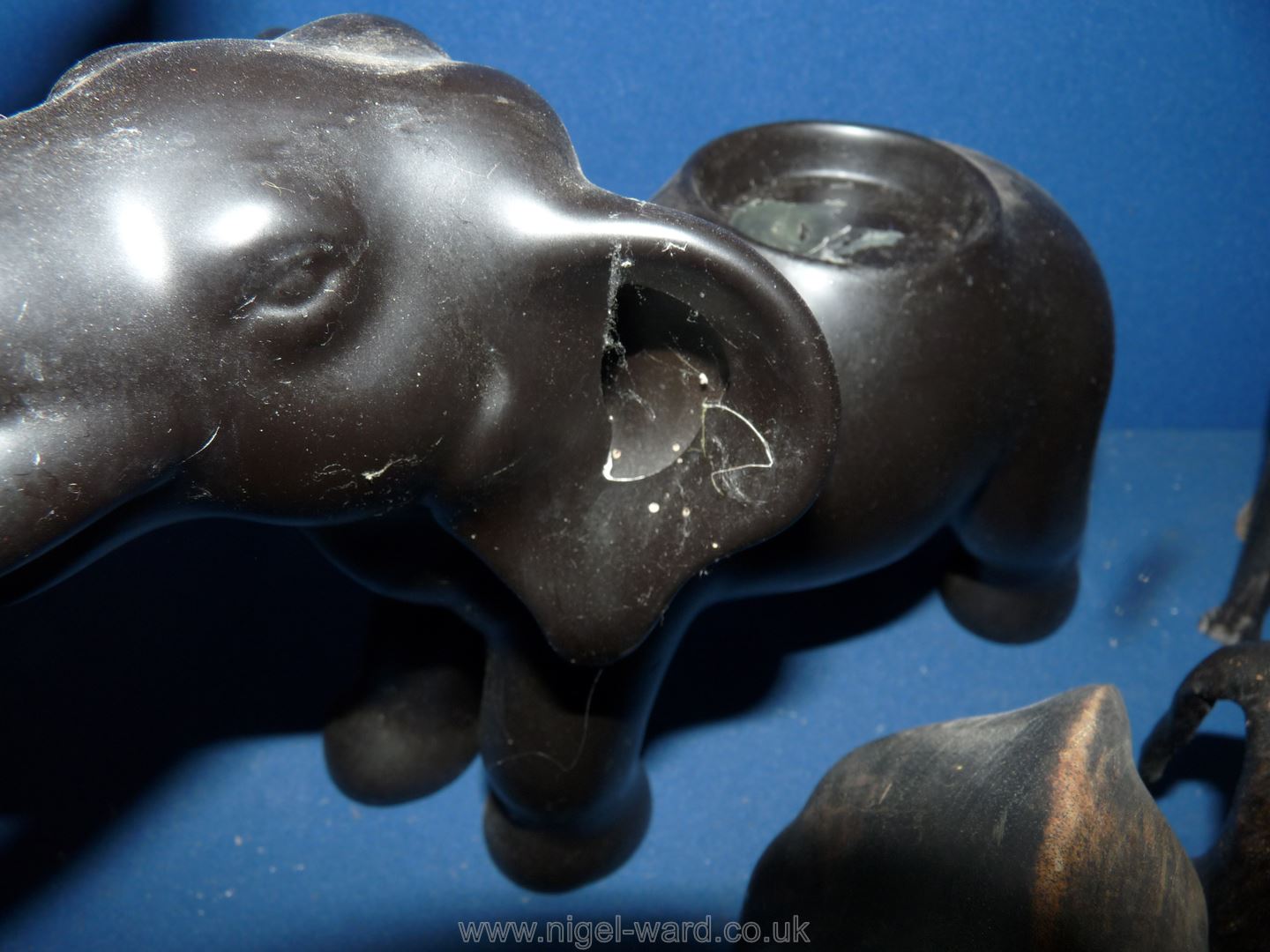 A quantity of Elephant figures in wood, onyx, ceramic, etc., (some a/f). - Image 2 of 4