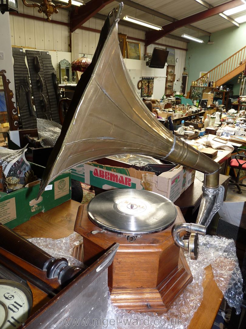 A HMV wind-up Gramophone with key. - Image 3 of 3