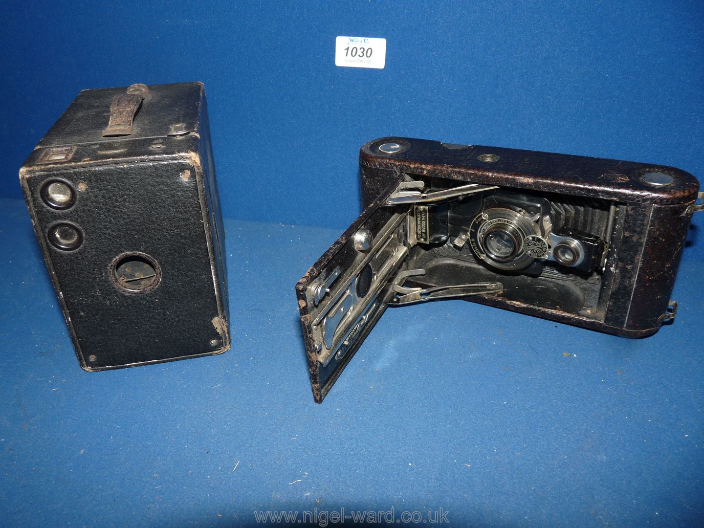 A Kodak camera no. 1A Jr C 1915 and a vintage box Camera.