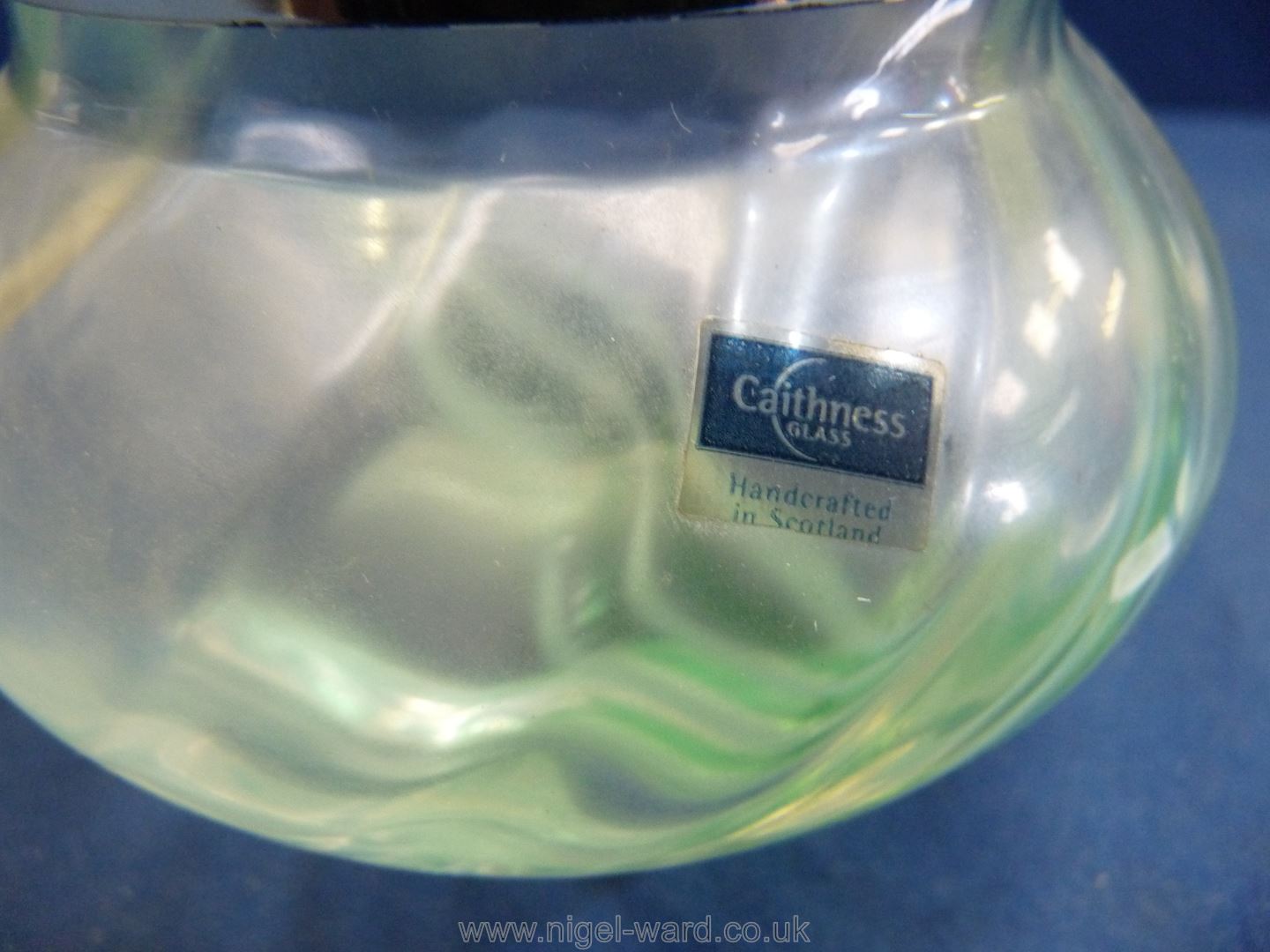 A small Caithness rose bowl in pale green vaseline glass with darker stripes of green to the base. - Image 3 of 4