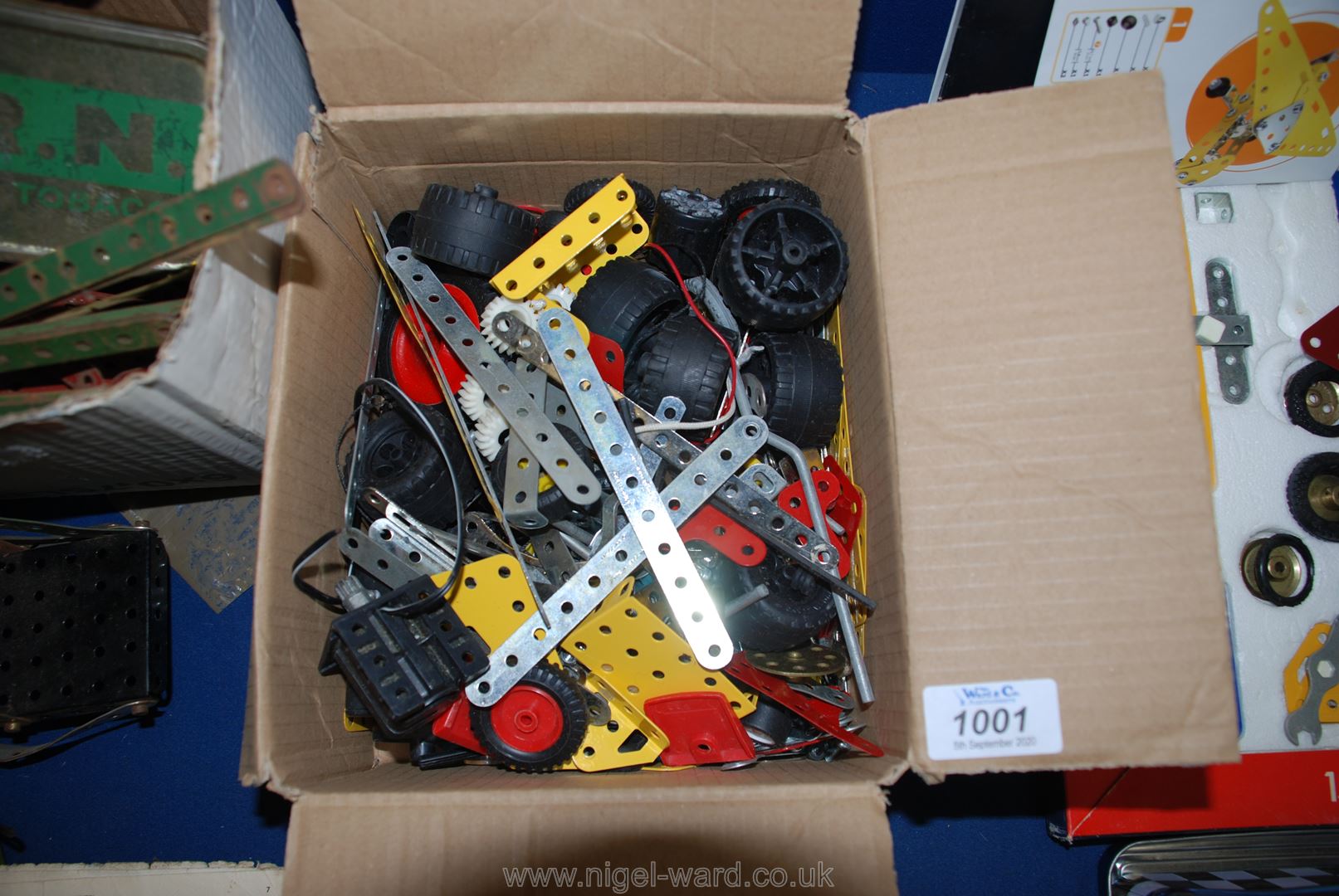 A box of assorted Meccano plus "Making a Plane" tin. - Image 4 of 5