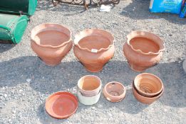 Quantity of ribbon edged garden planters,