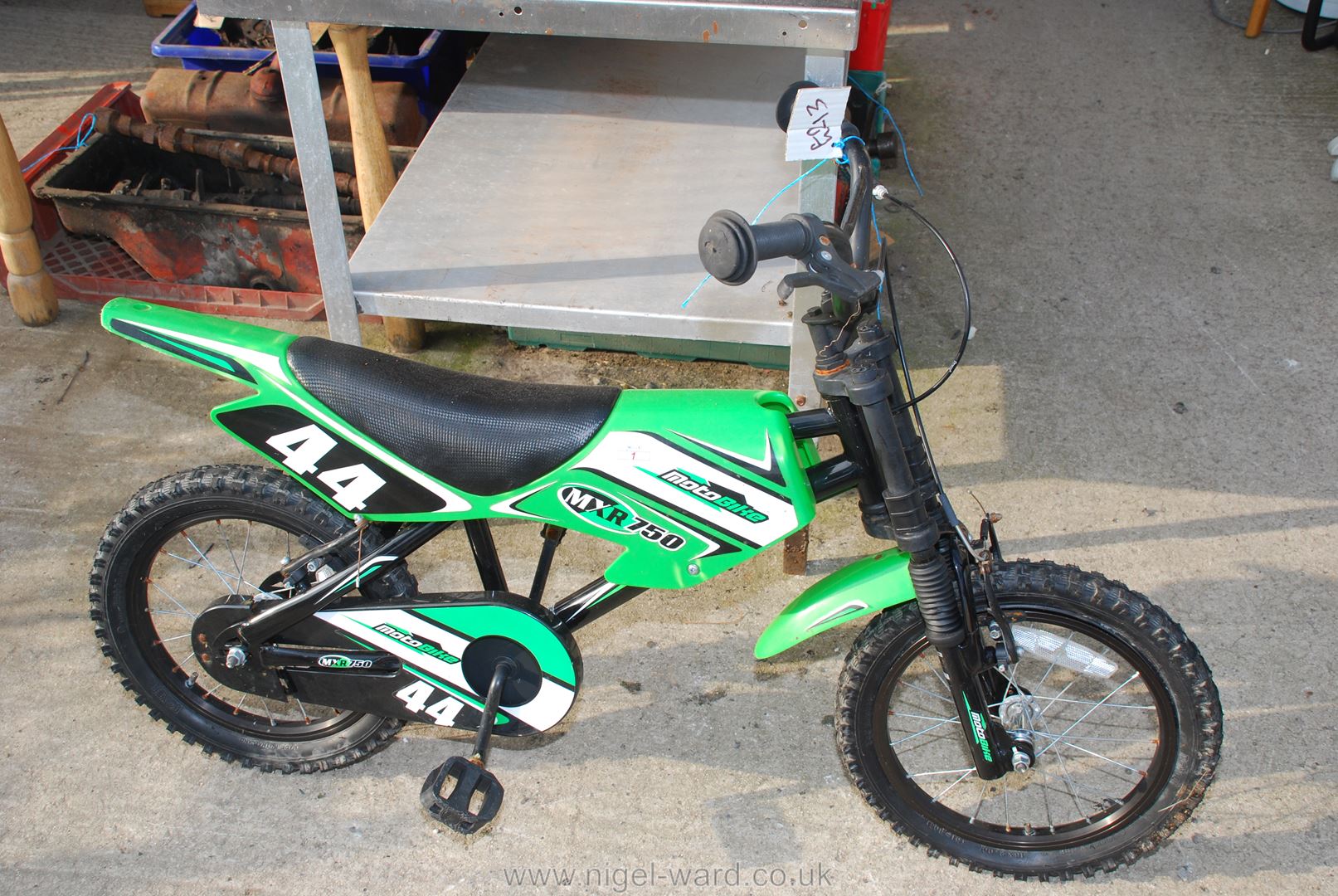 **THIS SECTION UPTO LOT 999 TO START AT 9am ON FRIDAY 25th SEPTEMBER** A child's bicycle in the