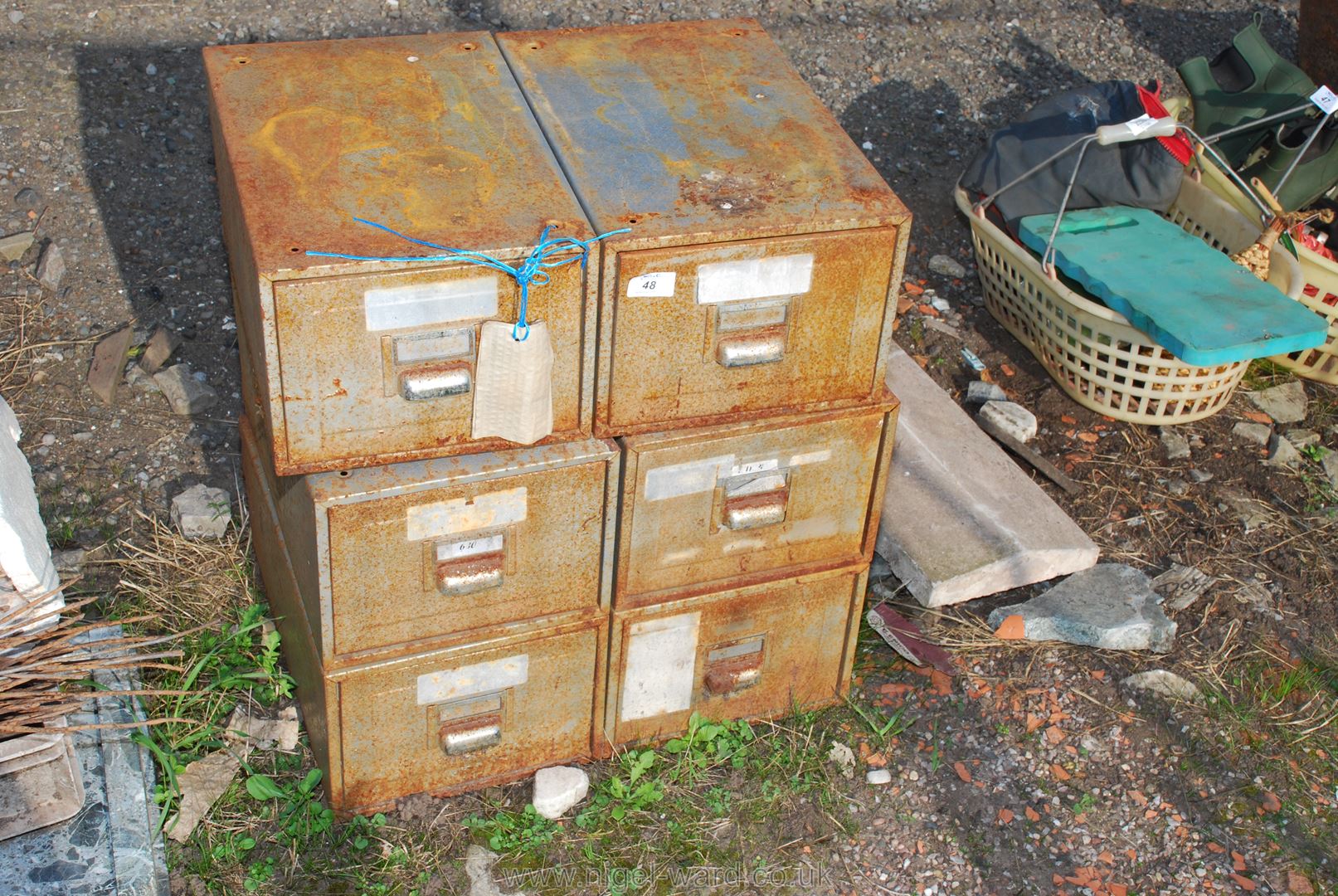 Six metal drawer unit