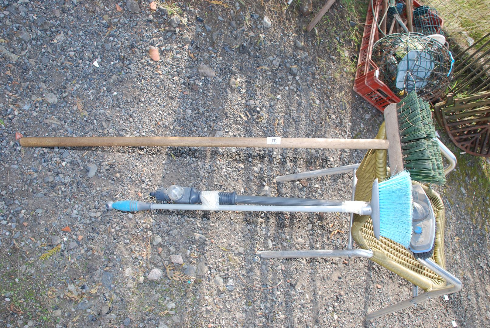 Yard broom, caravan cleaning brush, etc.