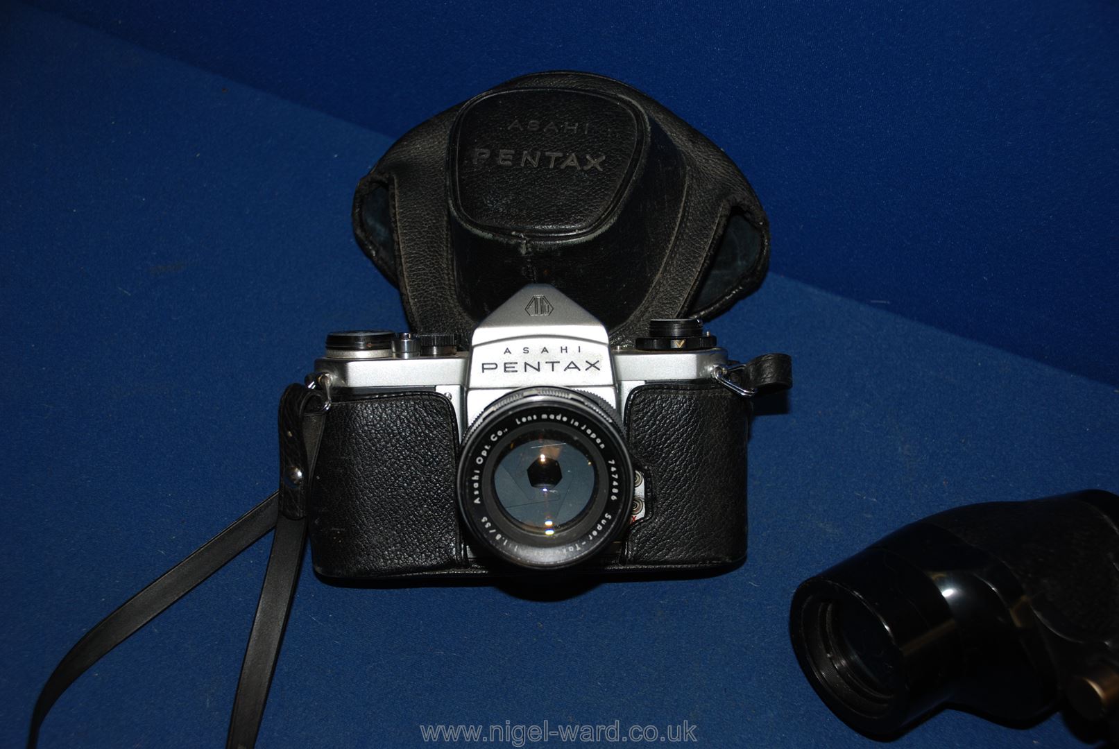 An Asahi Pentax SV in case, in full working order with a Super-Takumar f1. - Image 2 of 3