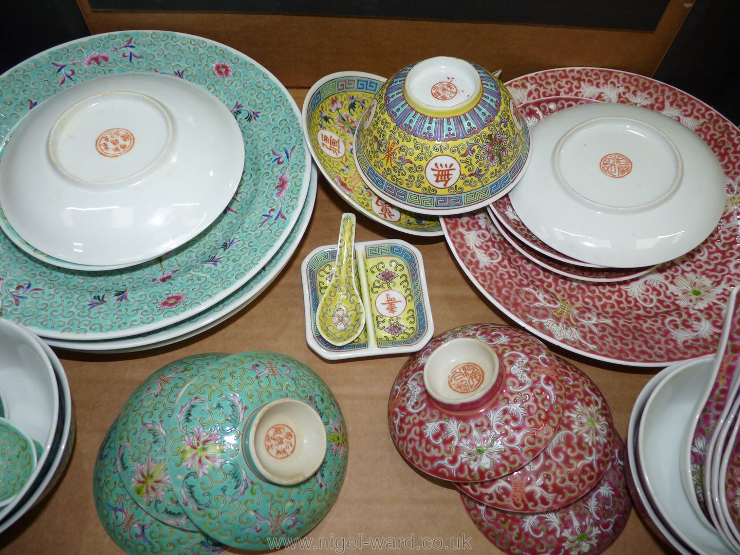 A quantity of oriental dinnerware including plates, rice bowls and covers/stands, spoons etc, - Image 2 of 35