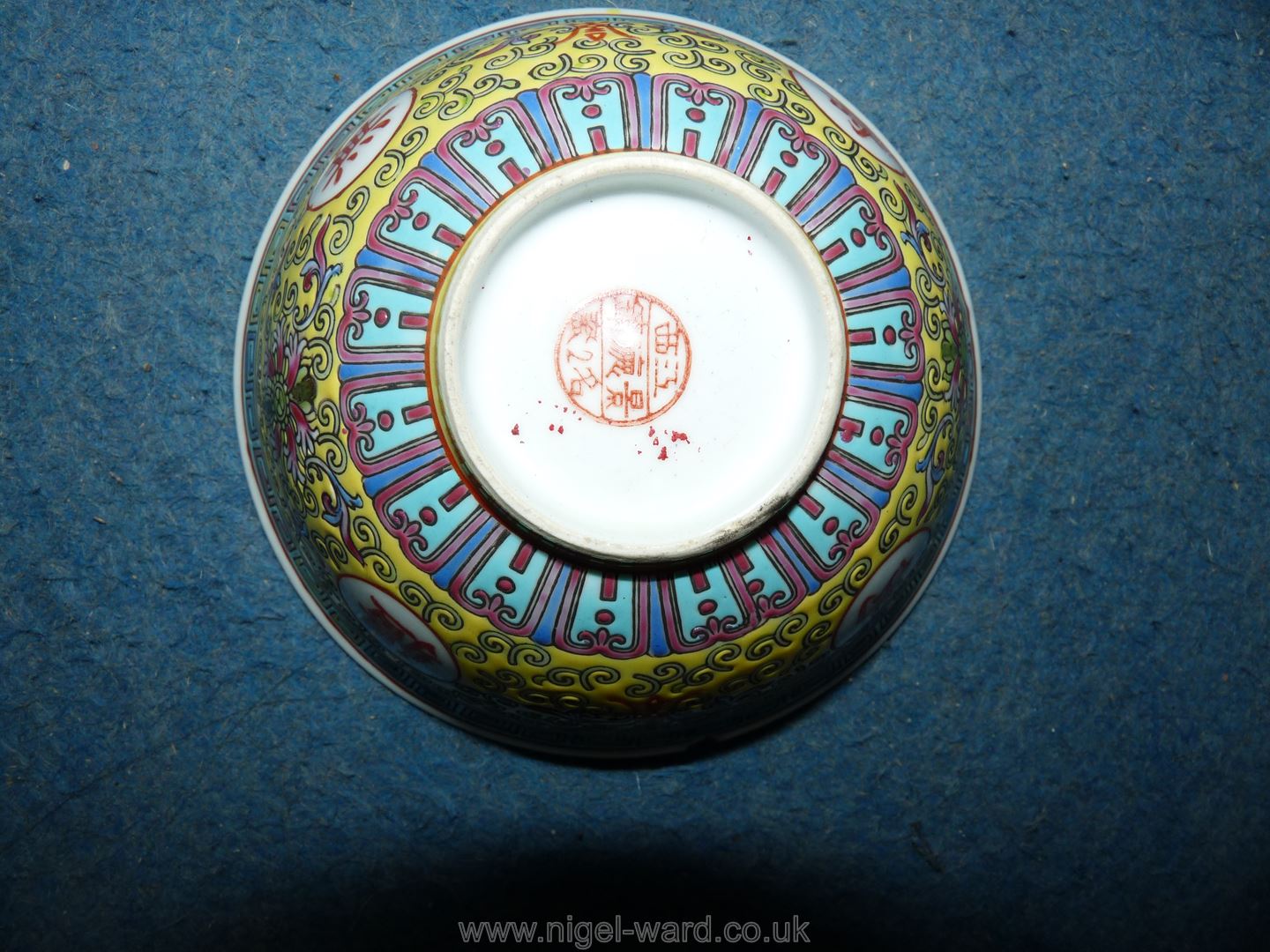 A quantity of oriental dinnerware including plates, rice bowls and covers/stands, spoons etc, - Image 22 of 35