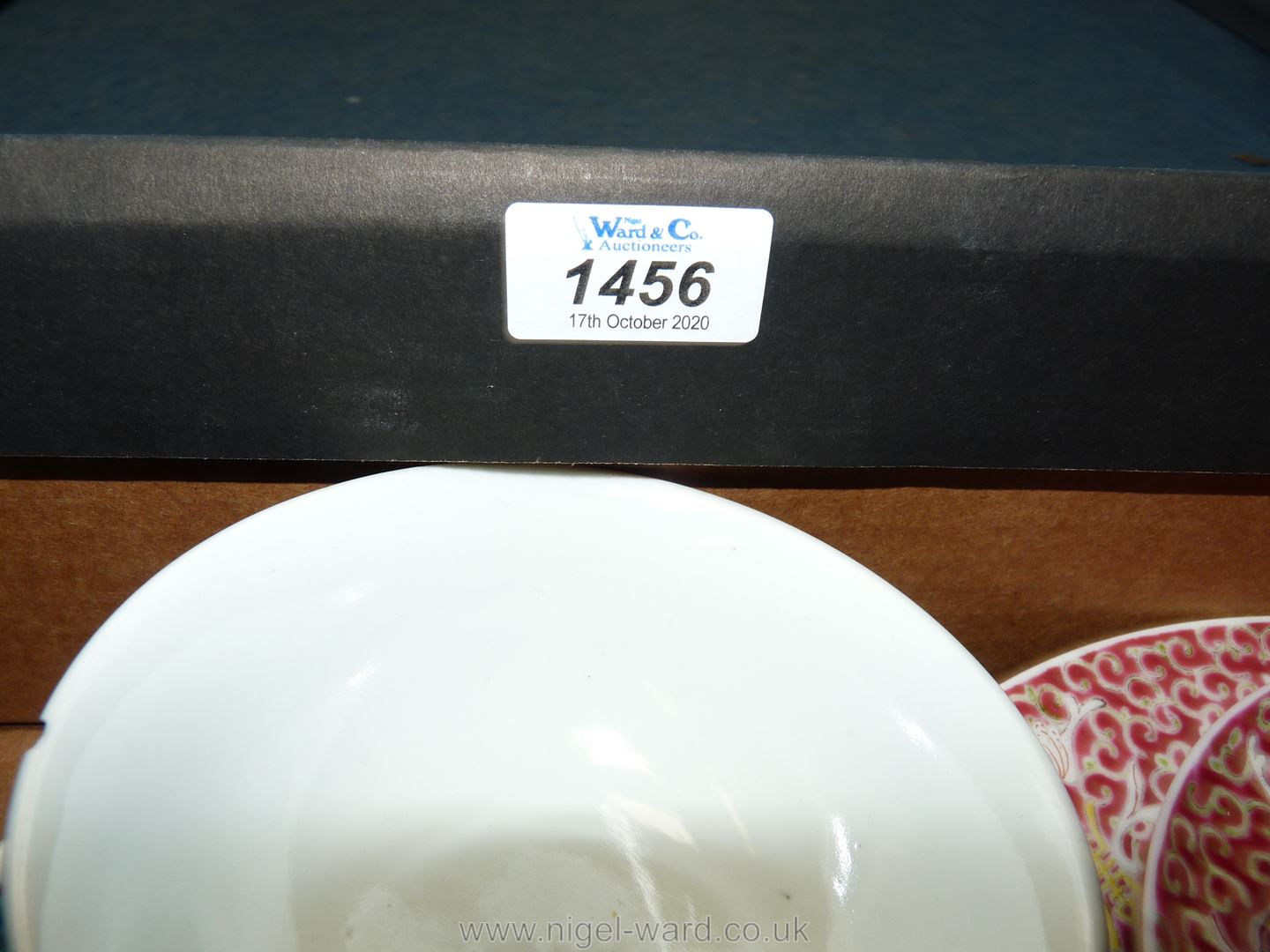 A quantity of oriental dinnerware including plates, rice bowls and covers/stands, spoons etc, - Image 5 of 35